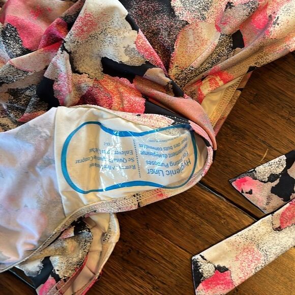 Calvin Klein Watercolor One Piece Size 16 Neon pink, black, white New - Picture 10 of 10